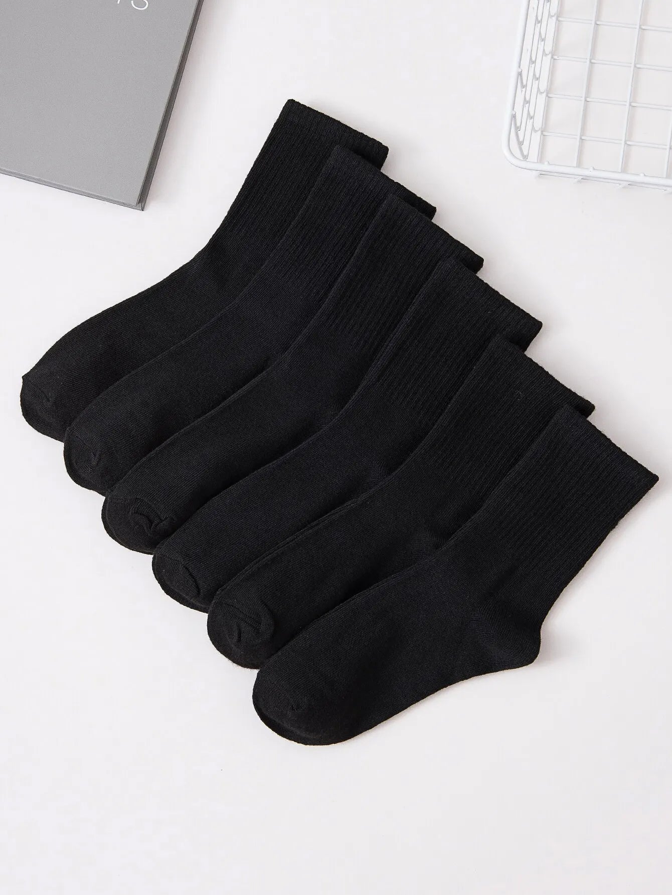 6/12 Pairs Middle Tube Socks For Men And Women Solid Colour In White and Black Fashion Sweat Absorption Breathable and Casual