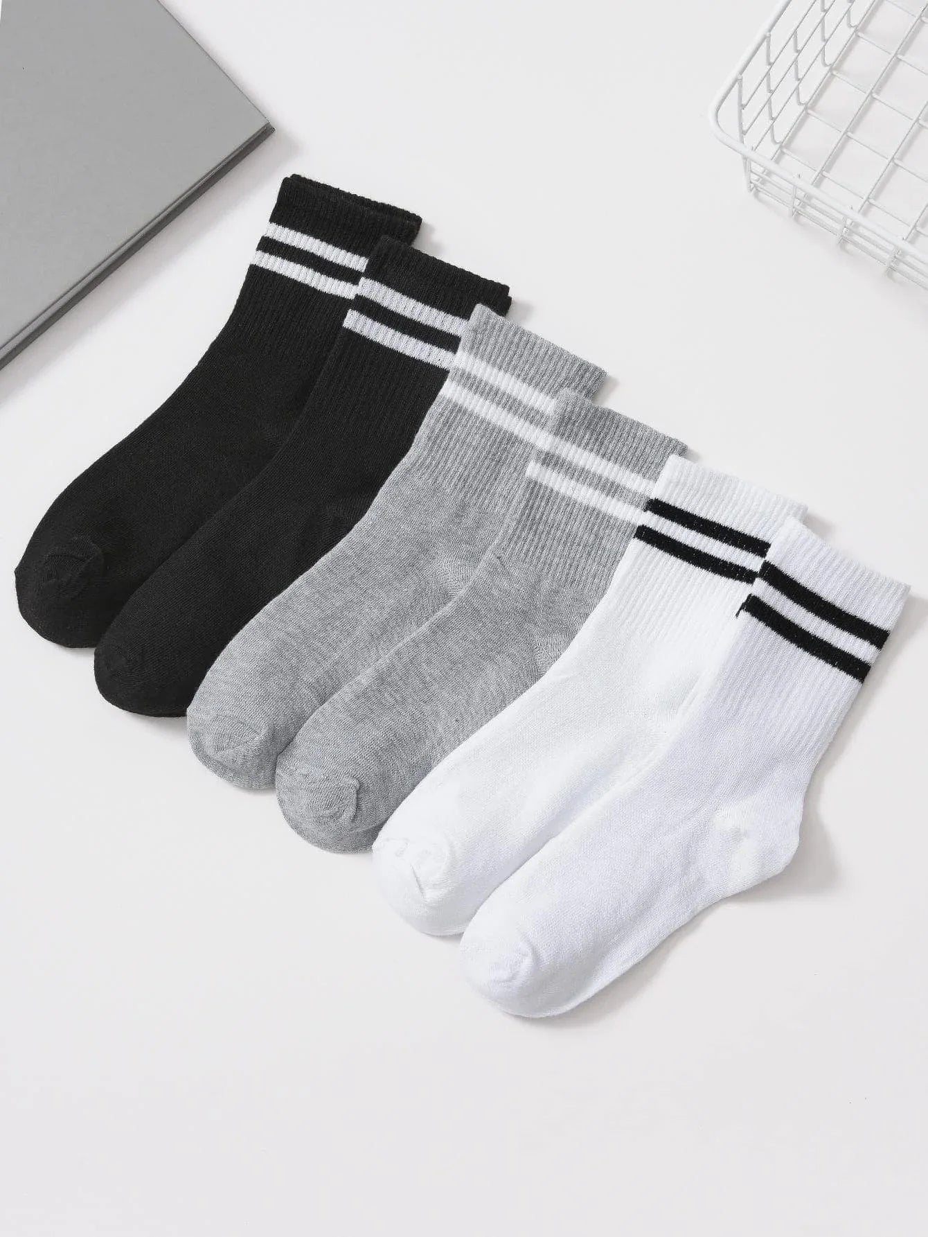 6/12 Pairs Middle Tube Socks For Men And Women Solid Colour In White and Black Fashion Sweat Absorption Breathable and Casual