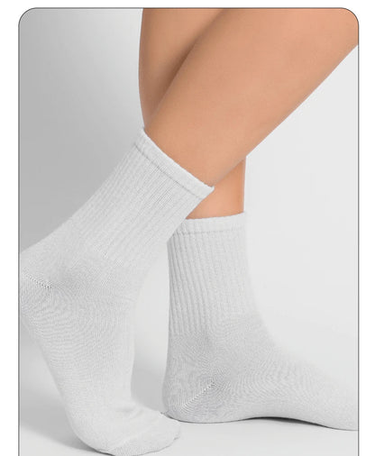 6/12 Pairs Middle Tube Socks For Men And Women Solid Colour In White and Black Fashion Sweat Absorption Breathable and Casual